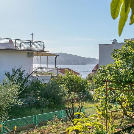 Apartments By The Sea Seget Vranjica, Trogir - 1038 外观 照片