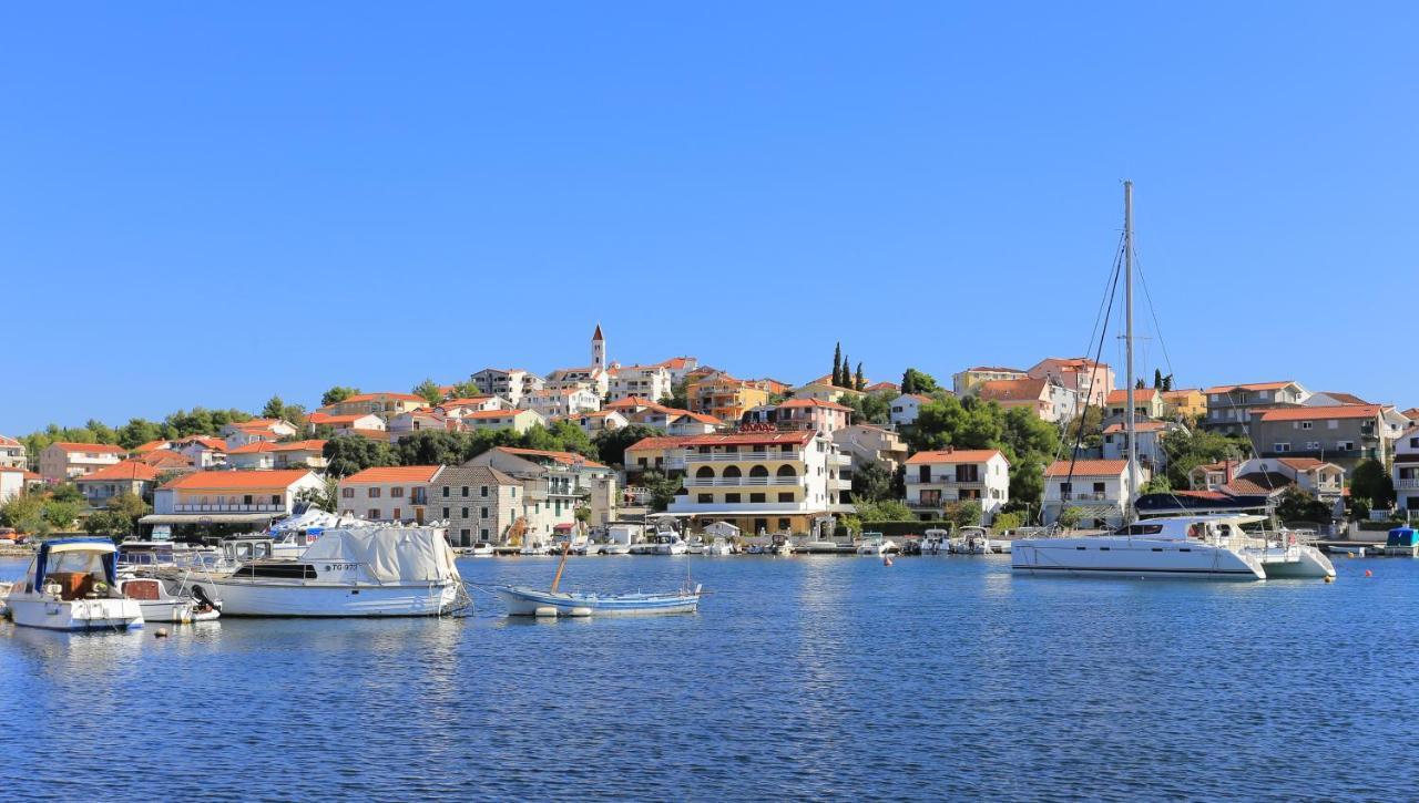Apartments By The Sea Seget Vranjica, Trogir - 1038 外观 照片