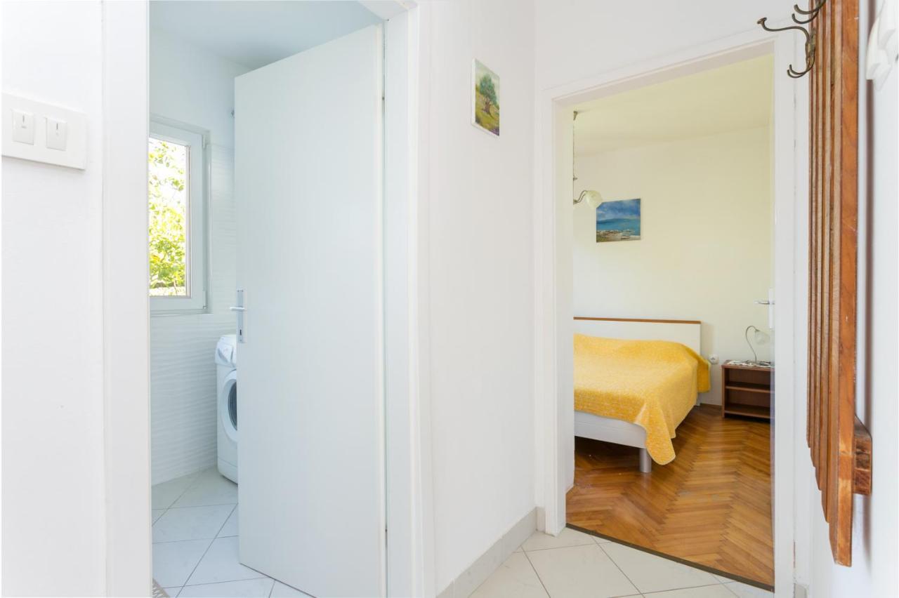 Apartments By The Sea Seget Vranjica, Trogir - 1038 外观 照片