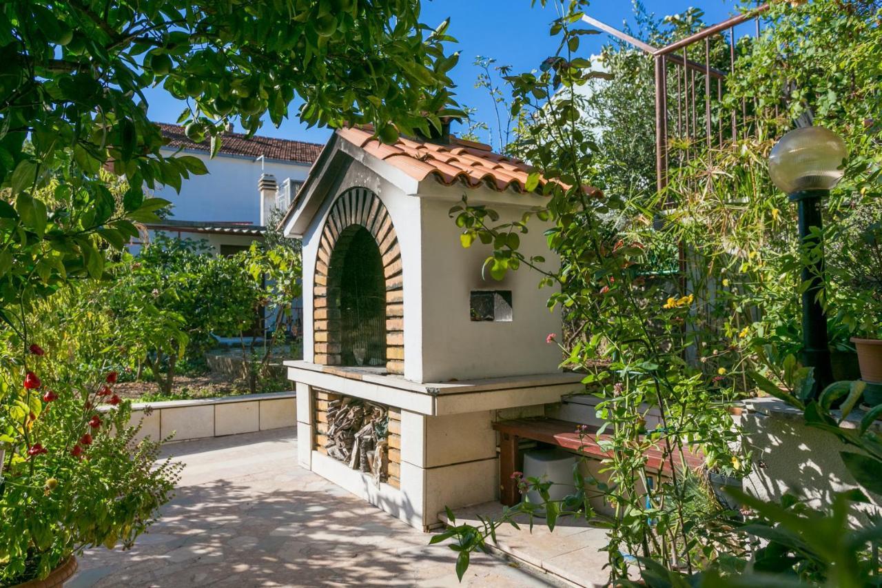 Apartments By The Sea Seget Vranjica, Trogir - 1038 外观 照片