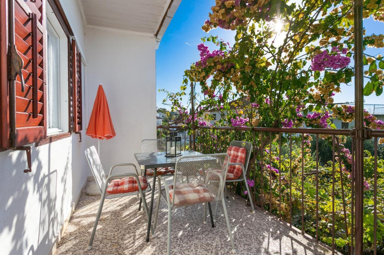 Apartments By The Sea Seget Vranjica, Trogir - 1038 外观 照片