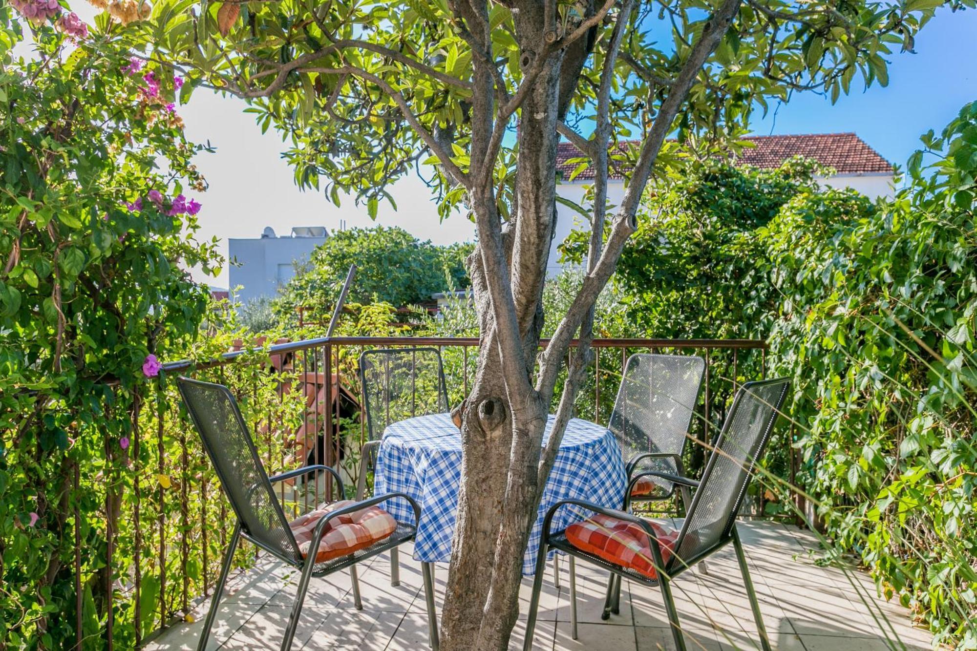 Apartments By The Sea Seget Vranjica, Trogir - 1038 外观 照片