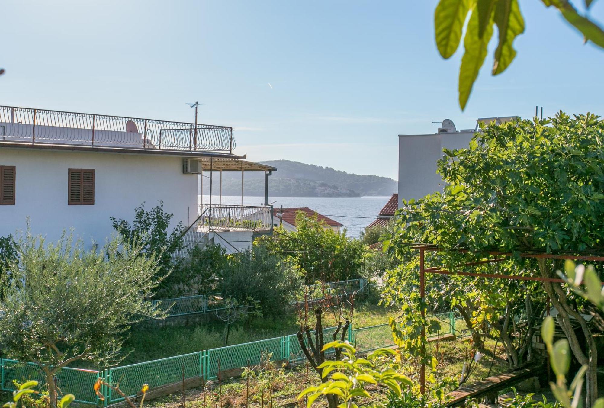 Apartments By The Sea Seget Vranjica, Trogir - 1038 外观 照片